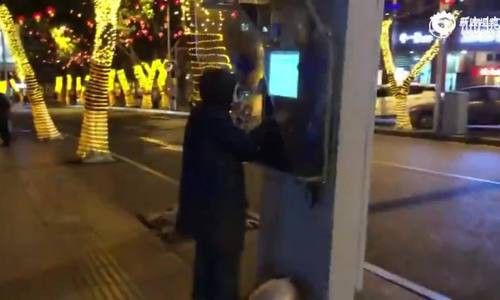 Hack buồng điện thoại công cộng để truy cập Internet