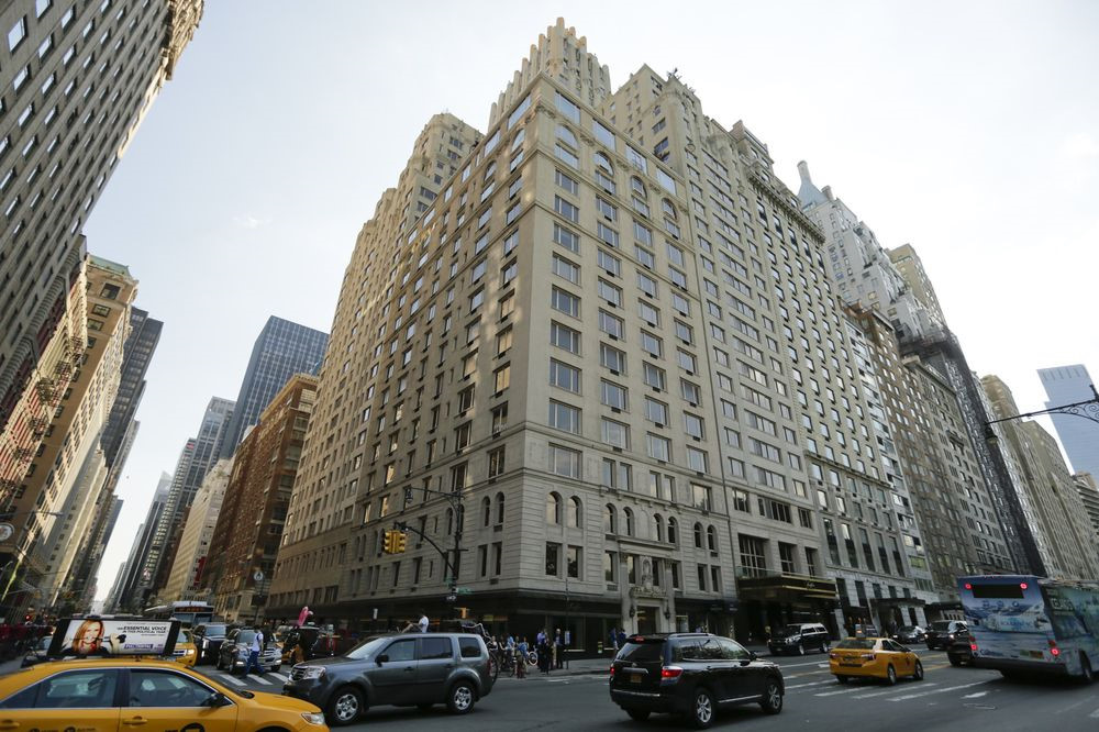 Tổng thống Trump thực sự sở hữu gì tại các tòa nhà mang tên ông?