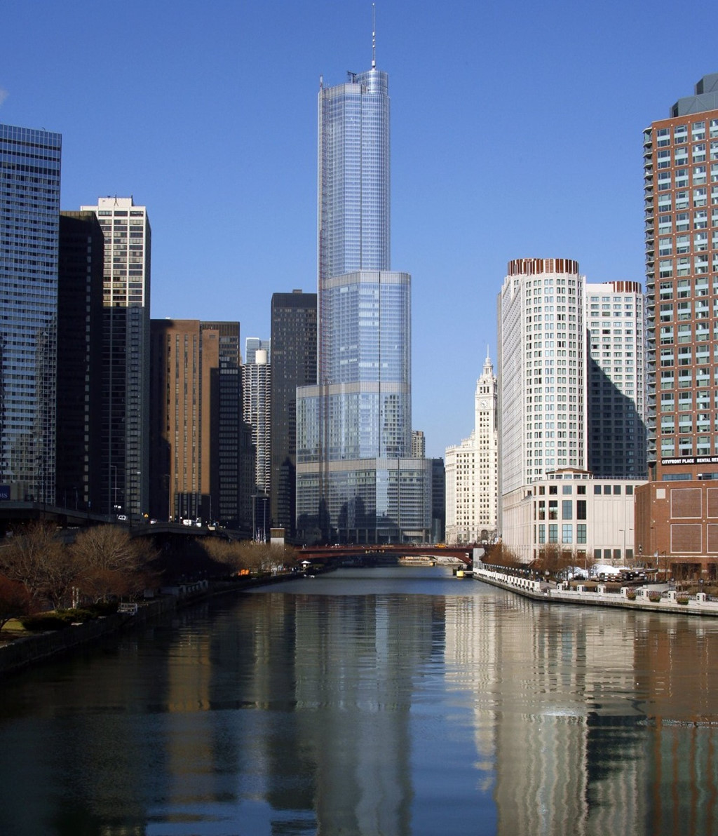 Tổng thống Trump thực sự sở hữu gì tại các tòa nhà mang tên ông?