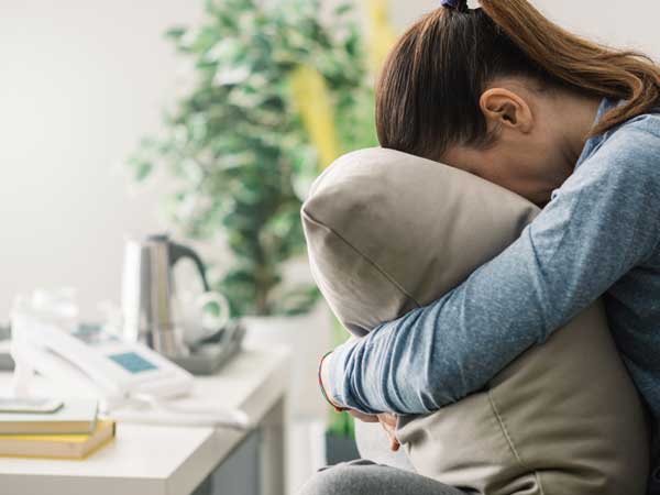 Chồng hành hạ đủ kiểu để ép tôi bỏ thai ngoài ý muốn