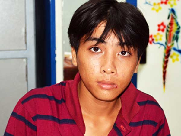 Hai anh em giật điện thoại bị camera an ninh ghi hình