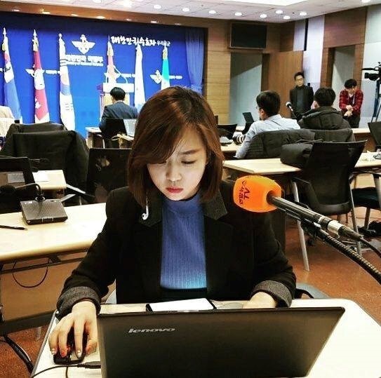 Cận cảnh dàn trai xinh gái đẹp là MC, phóng viên Hàn Quốc và Nhật Bản tác nghiệp tại hội nghị thượng đỉnh Mỹ - Triều