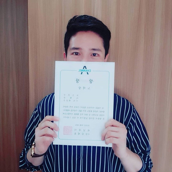 Cận cảnh dàn trai xinh gái đẹp là MC, phóng viên Hàn Quốc và Nhật Bản tác nghiệp tại hội nghị thượng đỉnh Mỹ - Triều