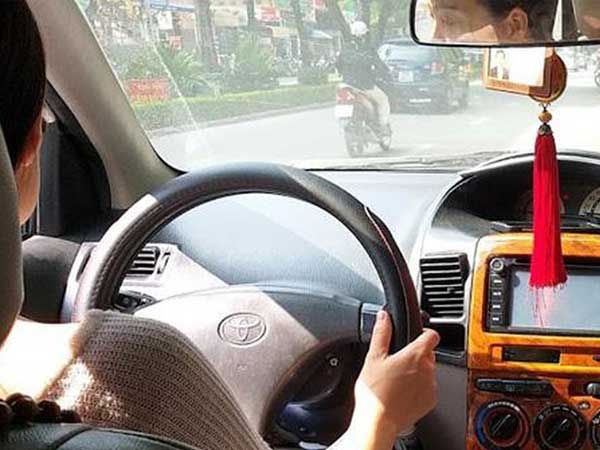 Chiều vợ mua ô tô, người đàn ông nhận kết đắng