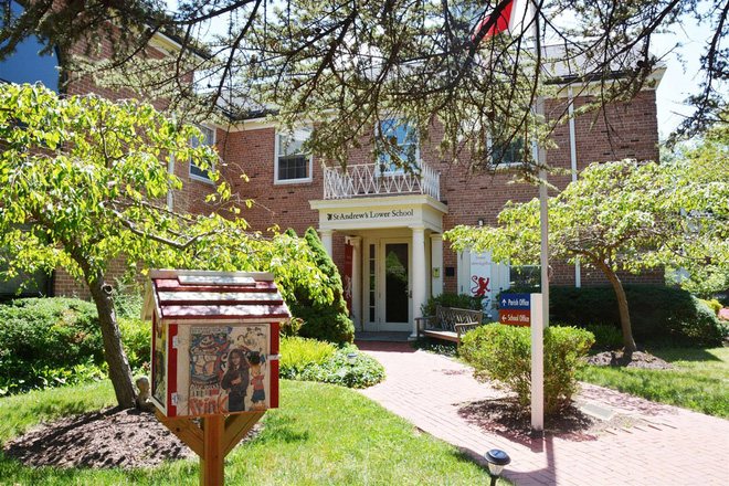 Cuộc sống đi lùi để quay lại vạch đích của con trai út Tổng thống Trump: Đến trường học cũng sang chảnh bậc nhất nước Mỹ