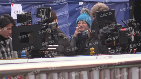 Triệu Vy lộ ảnh ngoài đời trái ngược hoàn toàn với trên mạng: Mặt mộc già xọm, nhăn nheo khó tin