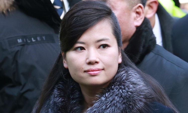 Nữ ca sĩ nổi tiếng Triều Tiên say đắm vịnh Hạ Long