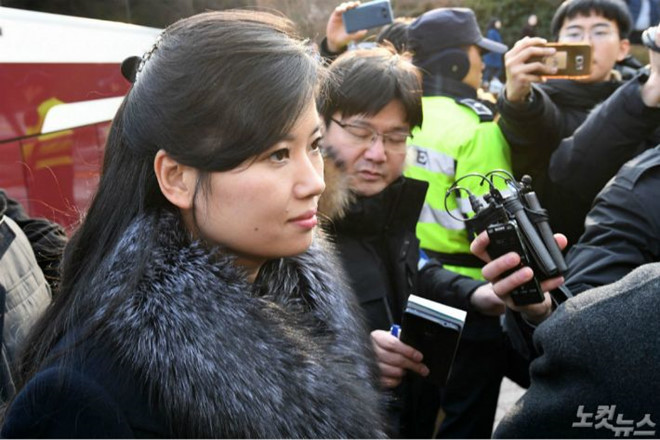 Nữ ca sĩ nổi tiếng Triều Tiên say đắm vịnh Hạ Long