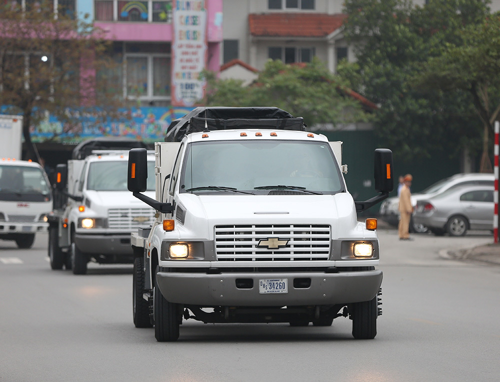 Quả cầu đen bí ẩn trên nóc xe hộ tống Tổng thống Trump