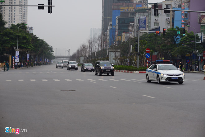 Tổng thống Trump lên Air Force One rời Nội Bài