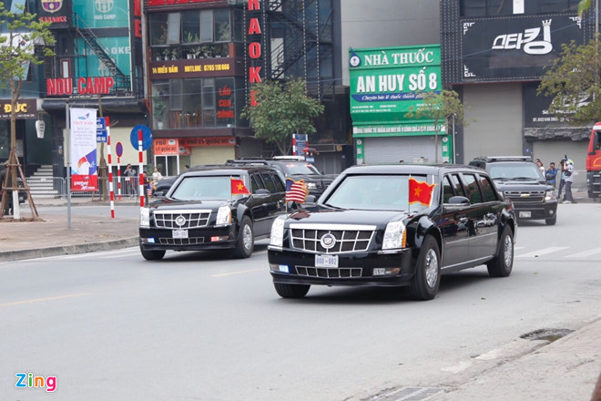 Tổng thống Trump lên Air Force One rời Nội Bài