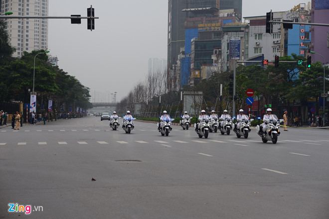 Tổng thống Trump lên Air Force One rời Nội Bài