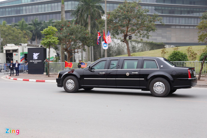 Tổng thống Trump lên Air Force One rời Nội Bài