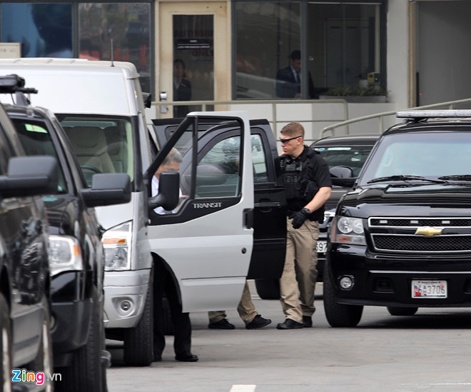 Tổng thống Trump lên Air Force One rời Nội Bài