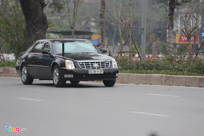 Tổng thống Trump lên Air Force One rời Nội Bài