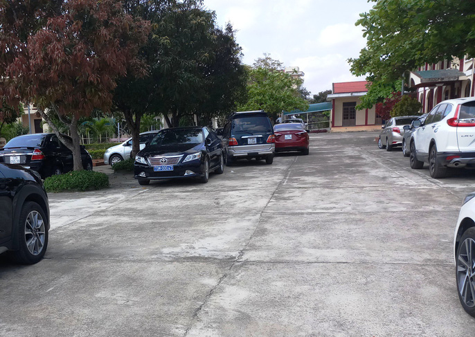 Nhiều xe biển xanh dự đám cưới khủng con lãnh đạo tỉnh Quảng Bình