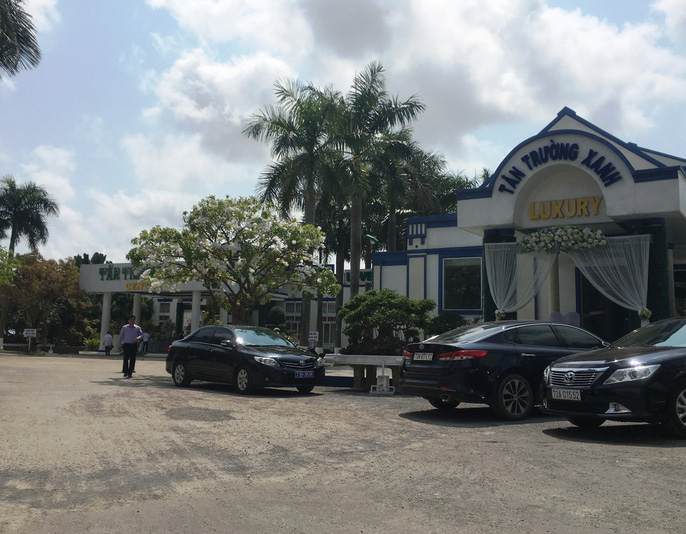 Nhiều xe biển xanh dự đám cưới khủng con lãnh đạo tỉnh Quảng Bình