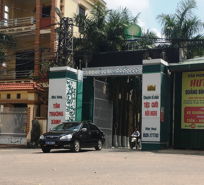 Nhiều xe biển xanh dự đám cưới khủng con lãnh đạo tỉnh Quảng Bình