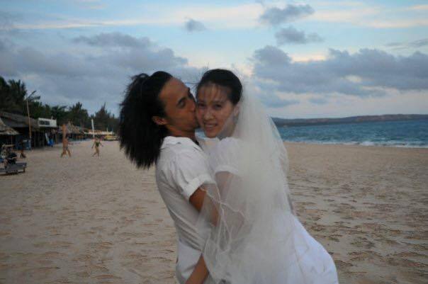 Kỷ niệm ngày cưới, bà xã Phạm Anh Khoa nhắc nhẹ chồng bằng hành động đơn giản