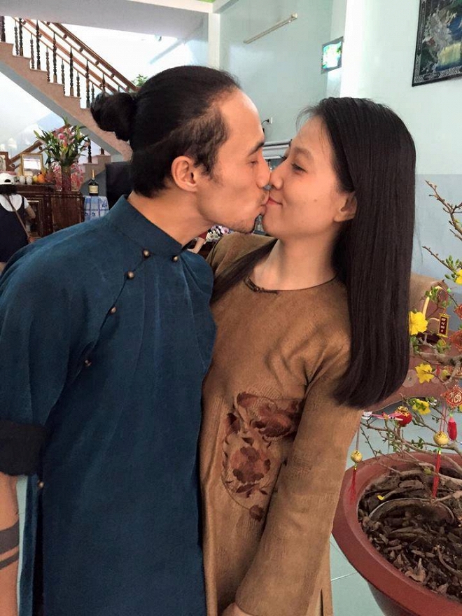 Kỷ niệm ngày cưới, bà xã Phạm Anh Khoa nhắc nhẹ chồng bằng hành động đơn giản