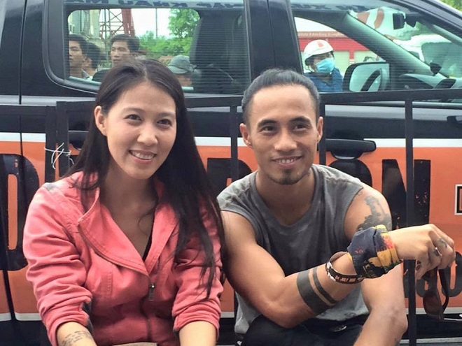 Kỷ niệm ngày cưới, bà xã Phạm Anh Khoa nhắc nhẹ chồng bằng hành động đơn giản