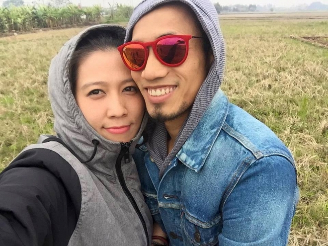 Kỷ niệm ngày cưới, bà xã Phạm Anh Khoa nhắc nhẹ chồng bằng hành động đơn giản