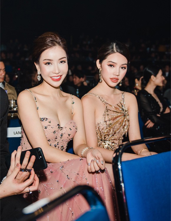 Nghi vấn bạn thân giật bồ: Chuyện không hiếm trong showbiz Việt, rắc rối chẳng kém vợ chồng Song - Song! Nghi vấn bạn thân giật bồ: Chuyện không hiếm trong showbiz Việt, rắc rối chẳng kém vợ chồng Song - Song!