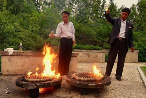 Nghêu nướng xăng - đặc sản Triều Tiên ngon khó cưỡng