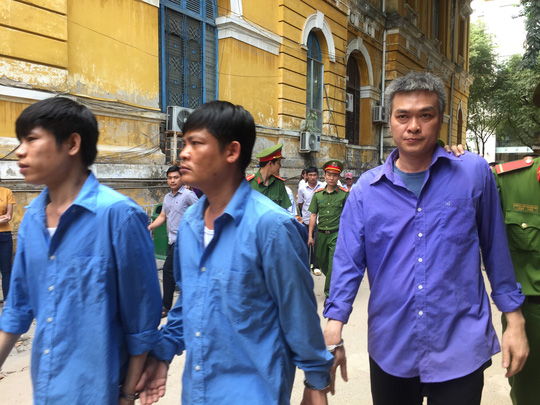 Truy nã ông trùm sản xuất dầu nhớt giả