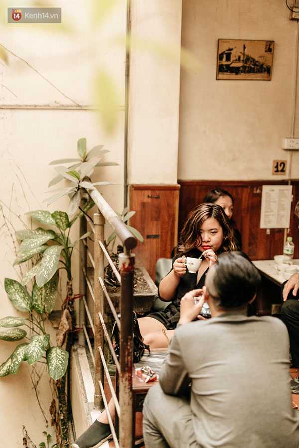 Ông chủ phục vụ 3.000 cốc cà phê trứng Giảng: Hà Nội không quyết định được thành - bại của thượng đỉnh, chỉ là đối đãi bạn bè quốc tế thật tốt Ông chủ phục vụ 3.000 cốc cà phê trứng Giảng: Hà Nội không quyết định được thành - bại của thượng đỉnh, chỉ là đối đãi bạn bè quốc tế thật tốt