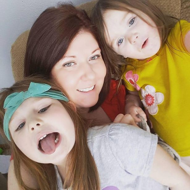 Lại thêm một trường hợp là bé gái 5 tuổi bị nhân vật Momo ra lệnh phải tự tử và giết người bằng dao khiến người mẹ kinh hoàng tột độ