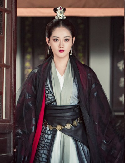 Muôn vẻ Chu Chỉ Nhược qua các thời kì: Cô 2009 như mẹ Trương Vô Kỵ, nàng 2019 xinh như nữ thần!