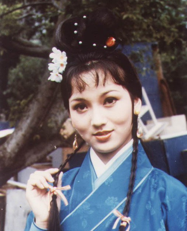 Muôn vẻ Chu Chỉ Nhược qua các thời kì: Cô 2009 như mẹ Trương Vô Kỵ, nàng 2019 xinh như nữ thần!