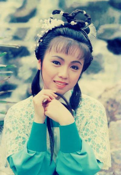 Muôn vẻ Chu Chỉ Nhược qua các thời kì: Cô 2009 như mẹ Trương Vô Kỵ, nàng 2019 xinh như nữ thần!