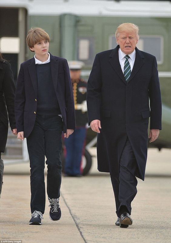 Cậu út nhà Tổng thống Donald Trump: Vẻ ngoài sáng láng như tài tử, gu thời trang chỉn chu lịch lãm ngay từ khi còn nhỏ xíu Cậu út nhà Tổng thống Donald Trump: Vẻ ngoài sáng láng như tài tử, gu thời trang chỉn chu lịch lãm ngay từ khi còn nhỏ xíu