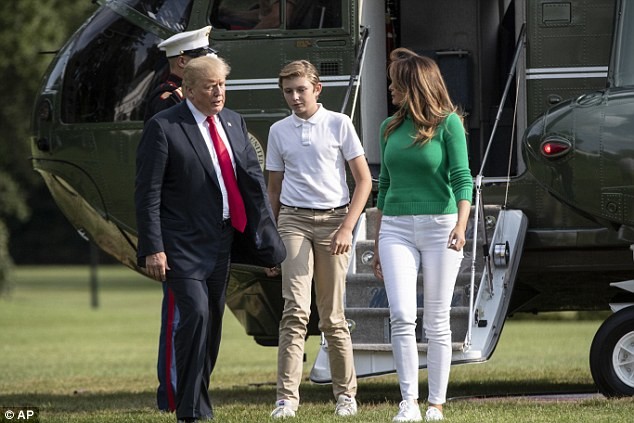 Cậu út nhà Tổng thống Donald Trump: Vẻ ngoài sáng láng như tài tử, gu thời trang chỉn chu lịch lãm ngay từ khi còn nhỏ xíu Cậu út nhà Tổng thống Donald Trump: Vẻ ngoài sáng láng như tài tử, gu thời trang chỉn chu lịch lãm ngay từ khi còn nhỏ xíu