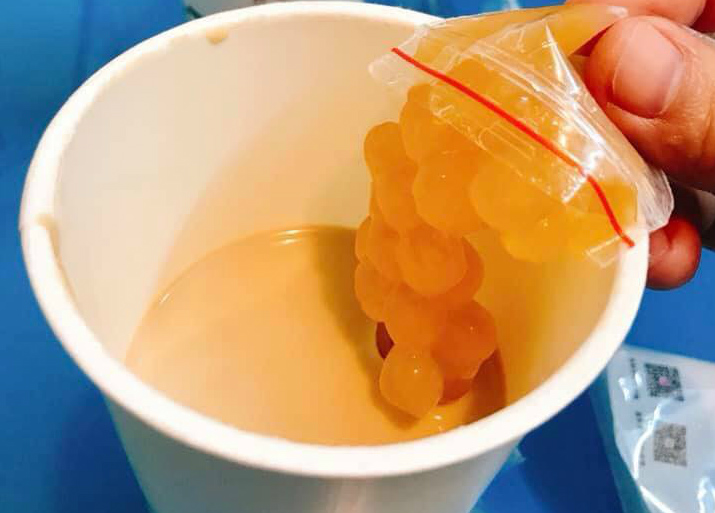 Loại trà sữa Trung Quốc giá gần 100.000 đồng/cốc, khách vẫn xếp hàng dài chờ mua