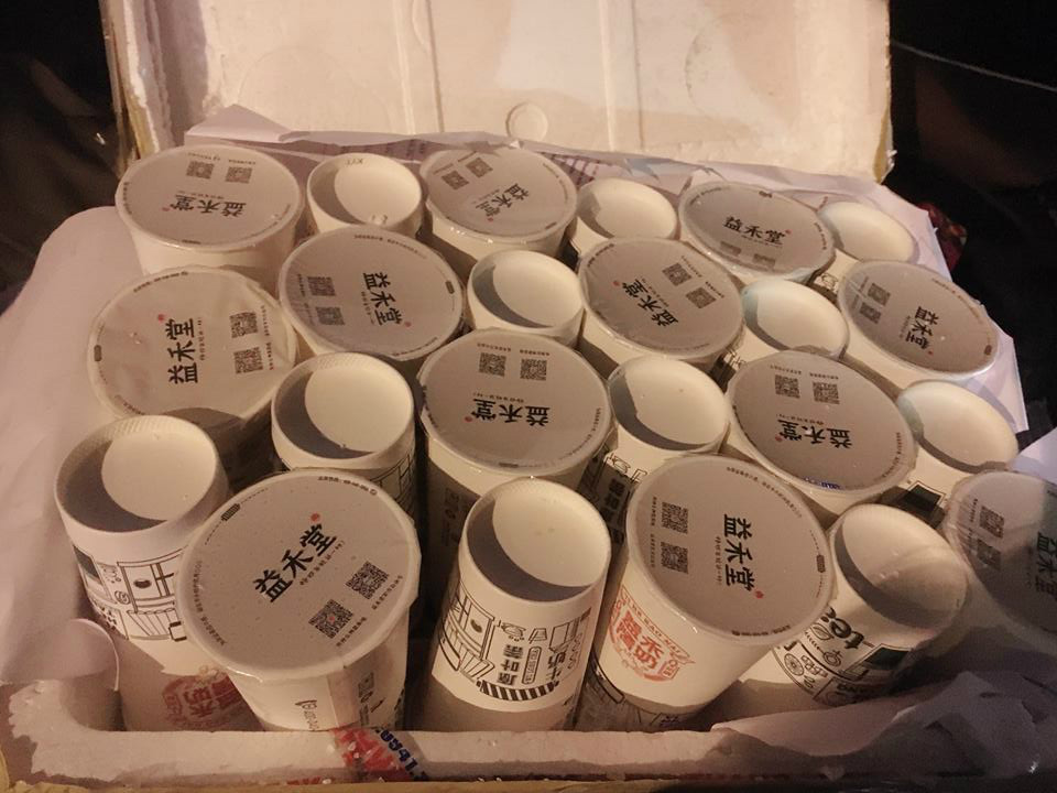 Loại trà sữa Trung Quốc giá gần 100.000 đồng/cốc, khách vẫn xếp hàng dài chờ mua