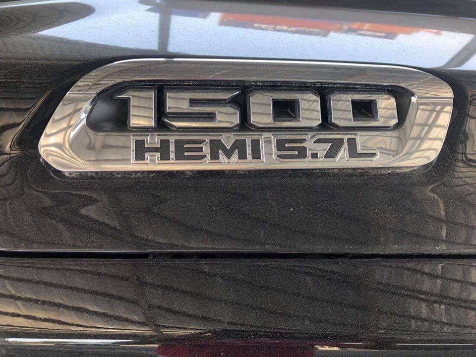 Ram 1500 Limited hàng hiếm giá 4,5 tỷ đồng cập cảng Việt Nam - xe độc cho khách Việt không thích Ford F-150 Raptor Ram 1500 Limited hàng hiếm giá 4,5 tỷ đồng cập cảng Việt Nam - xe độc cho khách Việt không thích Ford F-150 Raptor