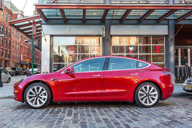 Cuối cùng thì Tesla cũng bắt đầu bán ra chiếc Model 3 có giá rẻ nhất mà tất cả đều mong đợi Cuối cùng thì Tesla cũng bắt đầu bán ra chiếc Model 3 có giá rẻ nhất mà tất cả đều mong đợi