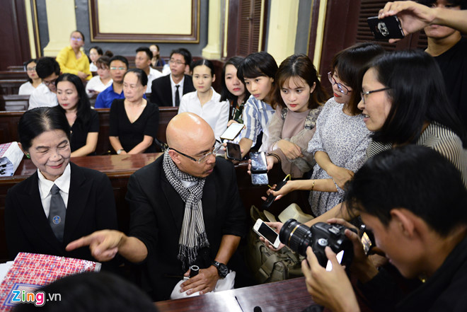 Hoãn phiên tòa ly hôn, làm rõ 2.102 tỷ phía ông Vũ phản tố