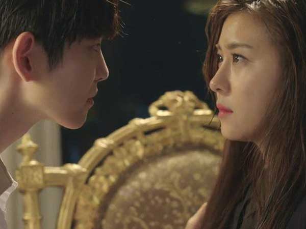 Được chồng cũ mời đến đám cưới, vợ cũ đến dự liền tặng ngay món quà khiến quan viên hai họ chết sững