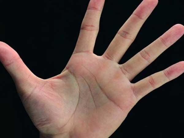 Phụ nữ chỉ cần nhìn vào duy nhất điểm này, biết ngay tương lai sướng đủ đường hay cả đời cạp đất mà ăn