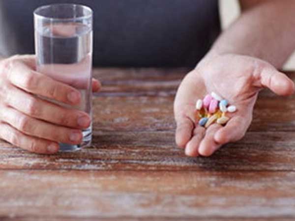 Điều gì xảy ra khi uống cùng lúc nhiều loại thuốc?