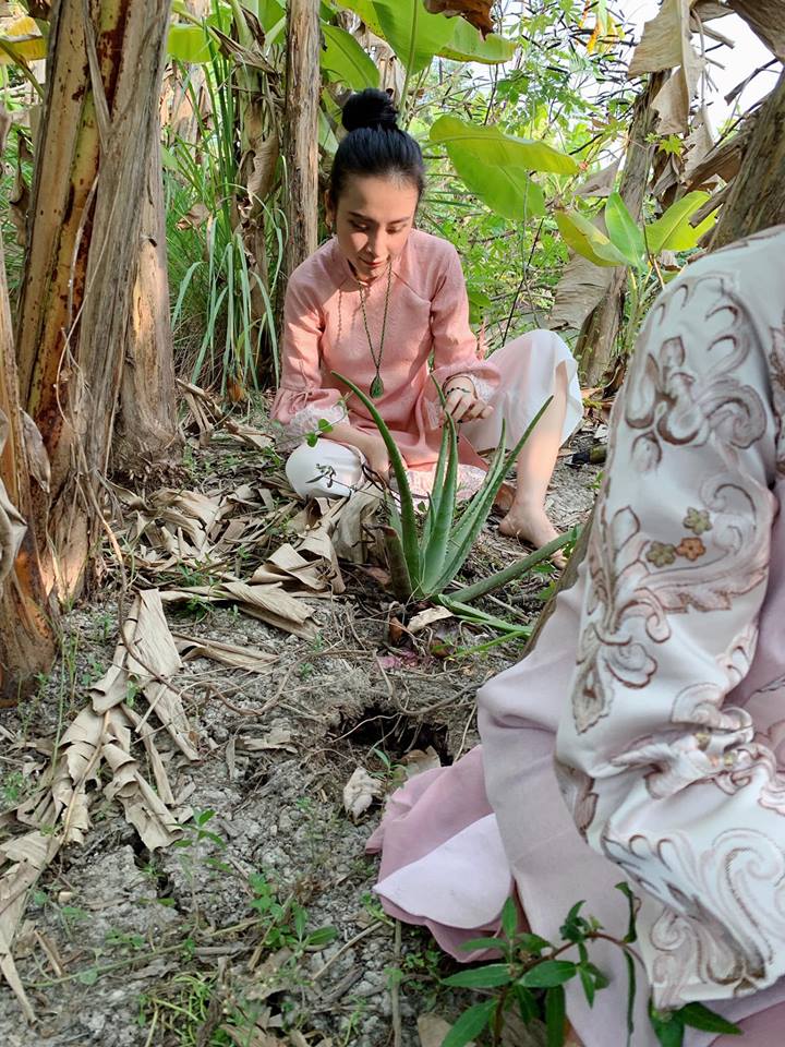 Chẳng còn hở bạo hay phát ngôn sốc, Angela Phương Trinh của những ngày đầu 2019 là cô gái đầy tâm tư về cuộc đời và nghệ thuật