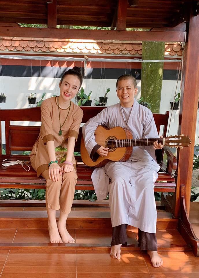 Chẳng còn hở bạo hay phát ngôn sốc, Angela Phương Trinh của những ngày đầu 2019 là cô gái đầy tâm tư về cuộc đời và nghệ thuật