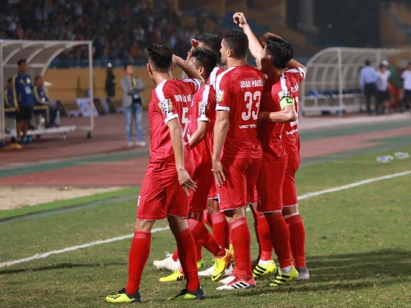 Bùi Tiến Dũng chơi xuất thần, Viettel hạ Thanh Hóa đầy kịch tích tại Hàng Đẫy