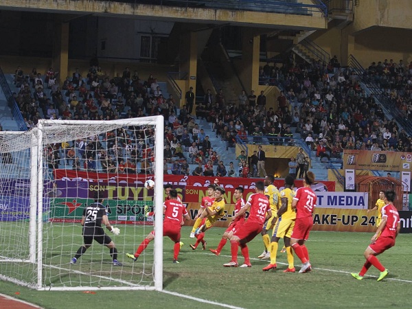 Bùi Tiến Dũng chơi xuất thần, Viettel hạ Thanh Hóa đầy kịch tích tại Hàng Đẫy