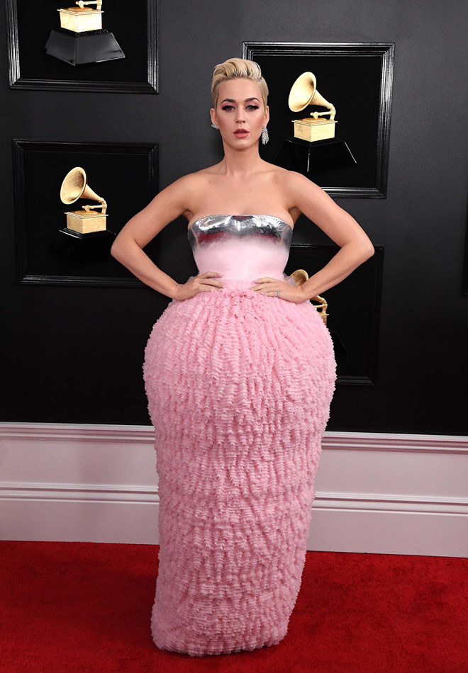 Sự thật thú vị về các bộ trang phục thảm đỏ độc đáo nhất tháng 2