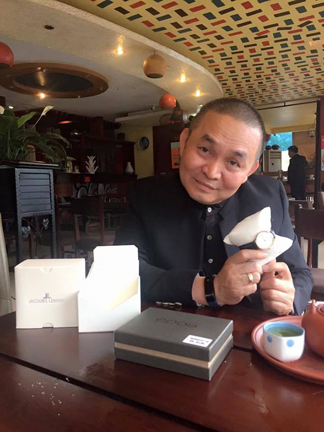 Nhà toàn nội thất cổ kính, nhưng Xuân Hinh là tay chơi hàng hiệu khét tiếng Nhà toàn nội thất cổ kính, nhưng Xuân Hinh là tay chơi hàng hiệu khét tiếng